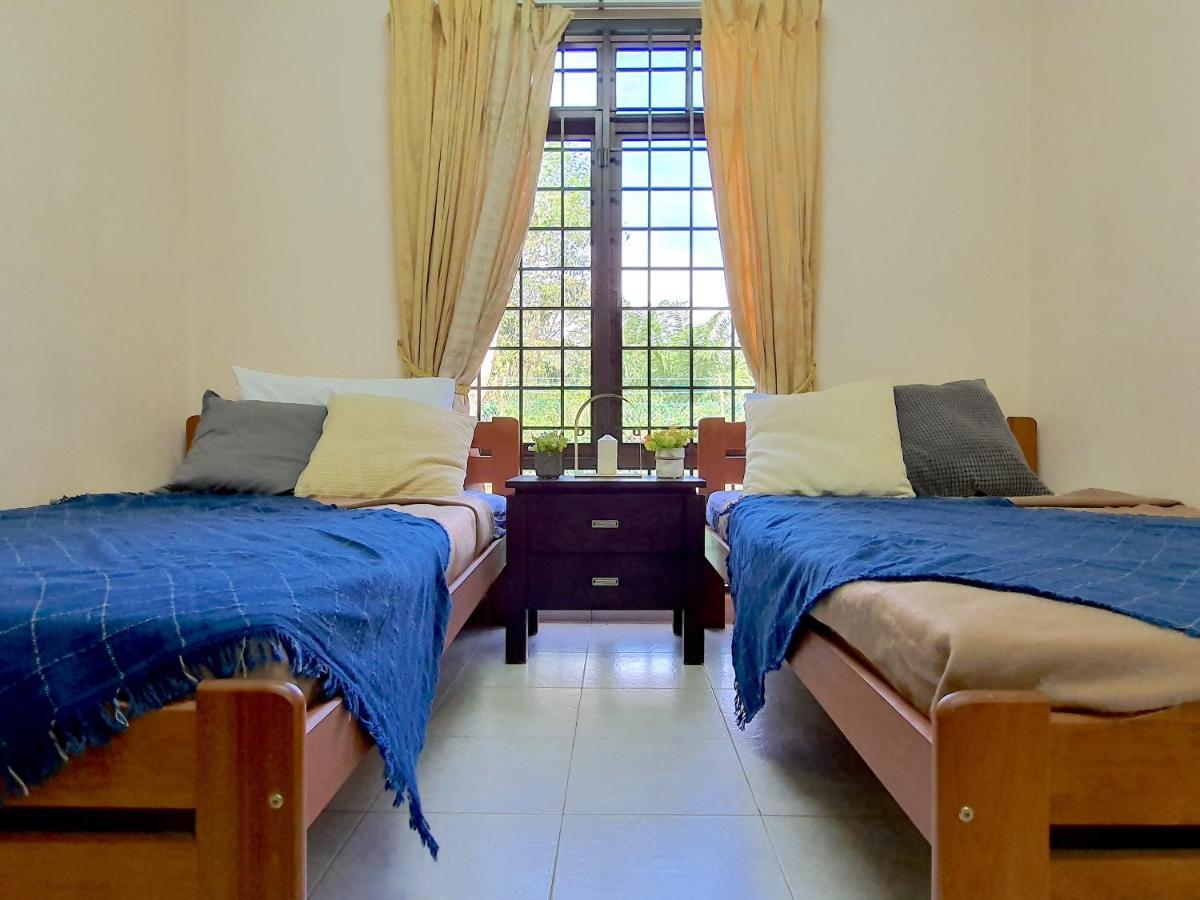 Melaka Afamosa Villa With Private Pool For 10 Pax Alor Gajah Exterior foto